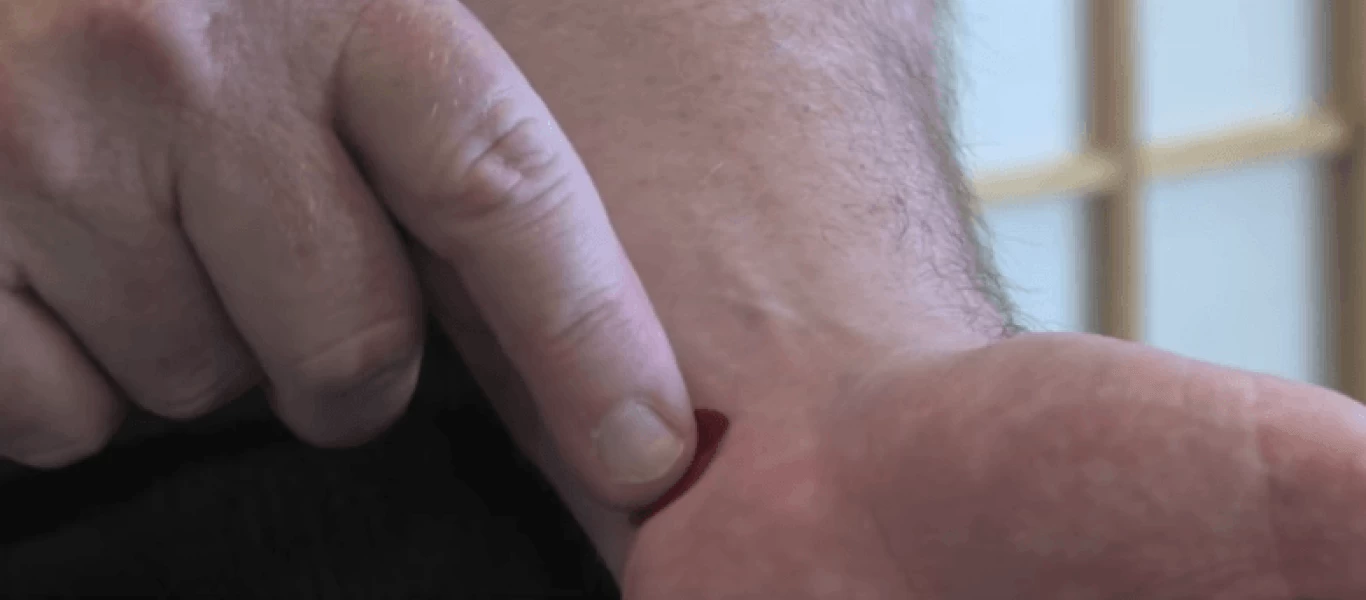 Δείτε τι θα συμβεί στο σώμα σας αν πιέσετε αυτό το σημείο για δύο λεπτά